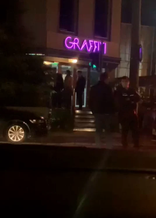 Polițiștii au întrerupt și o petrecere desfășurată într-un pub din sectorul 5