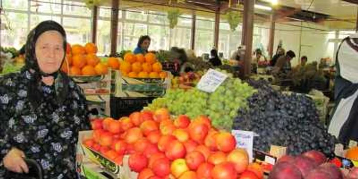 Cetăţenii pot cumpăra fructe şi legume, la preţuri fără concurenţă, la sărbătoarea recoltei