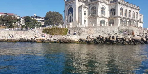 Cazinoul din Constanţa văzut din larg FOTO Călin Gavrilaş