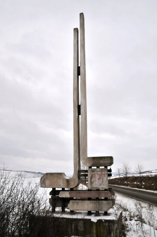 Acest monument la intrarea în judeţul Vaslui are o vechime de peste 50 de ani