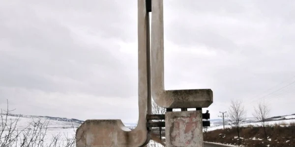 Acest monument la intrarea în judeţul Vaslui are o vechime de peste 50 de ani