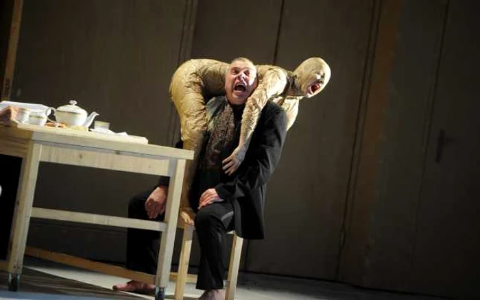Pe 5 octombrie va avea loc prima reprezentaţie din această stagiune a spectacolului „Oidip”, regia Silviu Purcărete, cu Constantin Chiriac în rolul principal  FOTO: Teatrul "Radu Stanca" din Sibiu