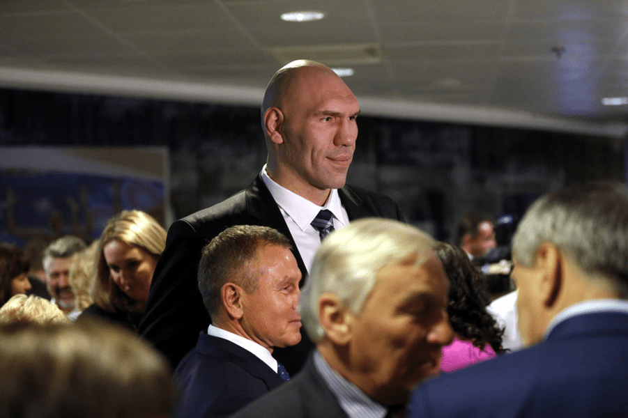 Legendarul boxer Nikolai Valuev, recrutat să lupte în Ucraina 