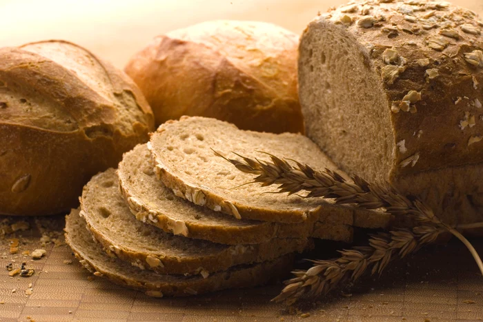 
    Pâinea este principala sursă de gluten  