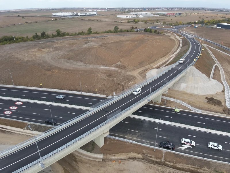 Noul nod rutier de pe A1 a dat mari bătăi de cap șoferilor: unii au ajuns pe contrasens. „Ne aşteptam"