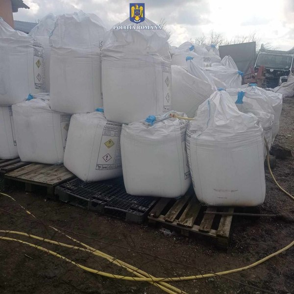 Bomba din curte. 24 de tone de azotat de amoniu, depozitate ilegal de un bărbat din Arad 