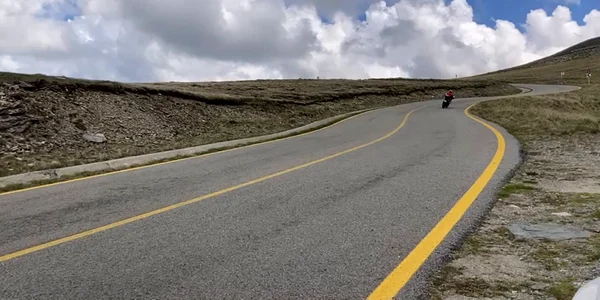 motociclisti pe transalpina mp4 thumbnail png