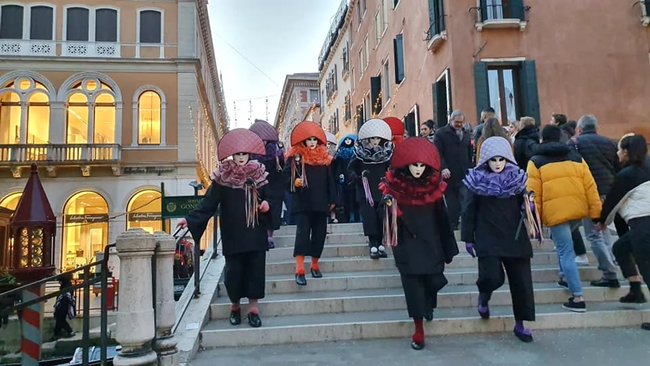 8 bianca brad la carnavalul de la venetia criza coronavirus panica in italia 7 jpg jpeg