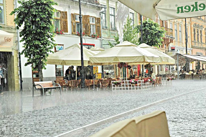 SIBIU. A plouat torenţial pentru câteva minute bune