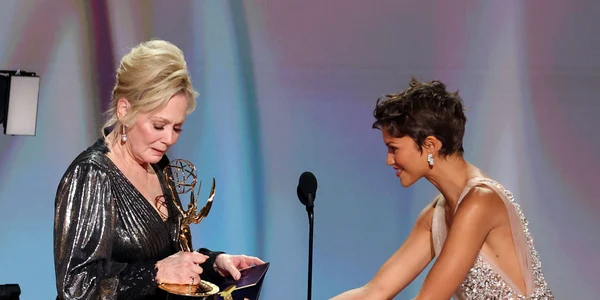 Actrita Jean Smart a bifat o performanță istorică la premiile emmy 2026 FOTO X jpg