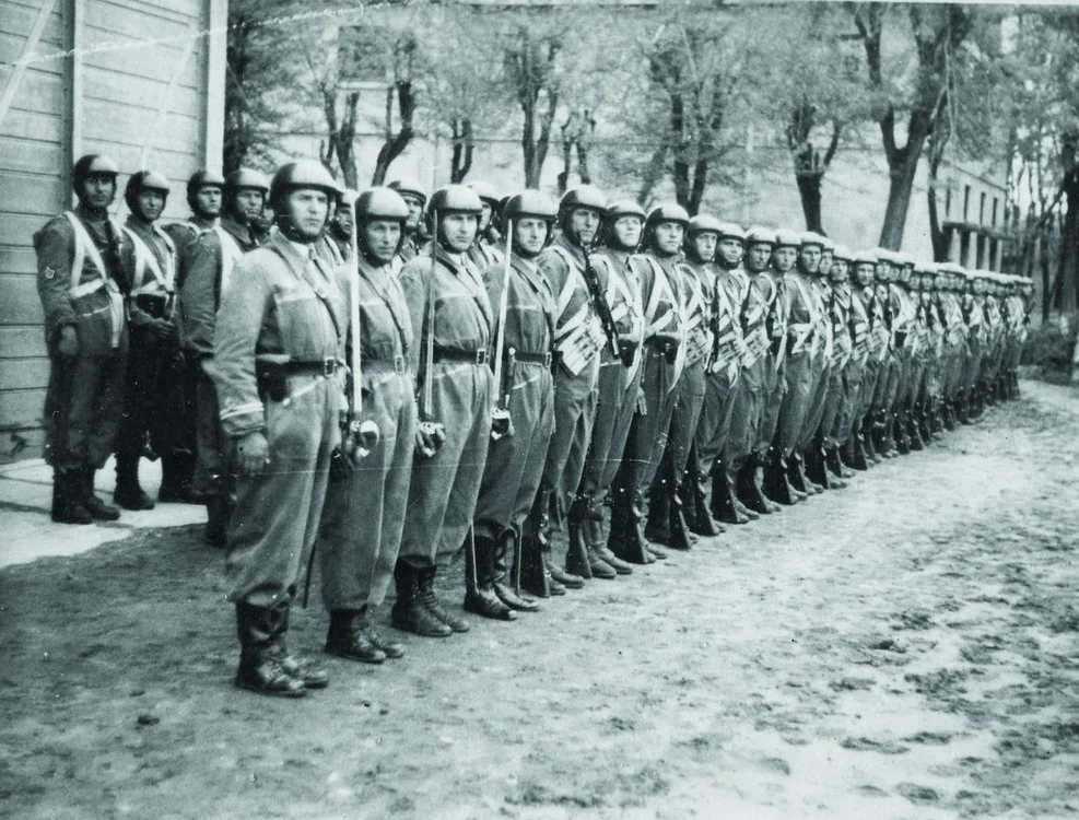 Subunitate de parașutiști români. Aceștia au primit „botezul focului” la 24 august 1944