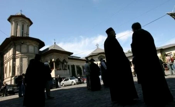 Preoţii care vor să adere la asociaţie spun că se simt ameninţaţi.