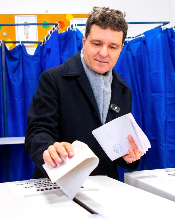 Referendumul cerut de Nicuşor Dan a fost validat. Foto Facebook