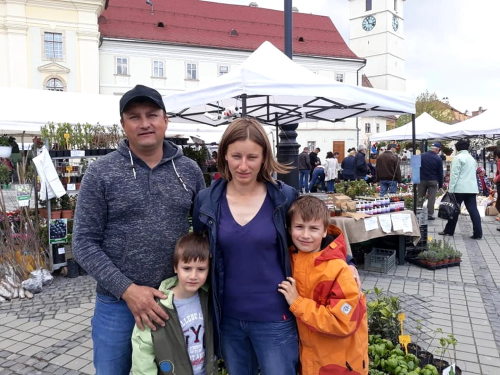 Marin Constantin spune că face exact ce-i place, iar afacerea îi permite să stea aproape de familie FOTO: arhiva personală Marin Constantin
