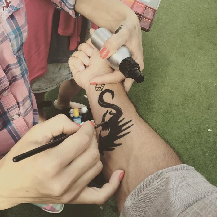 Paul Ipate s-a lăsat pictat pentru noul lui rol