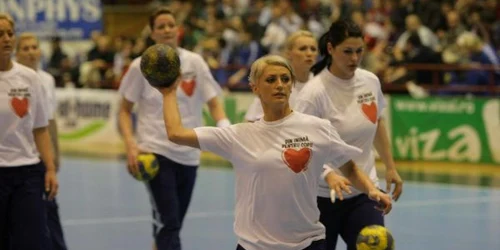 Handbalistele Oltchimului sprijină campania Click "Din inimă pentru copii!"