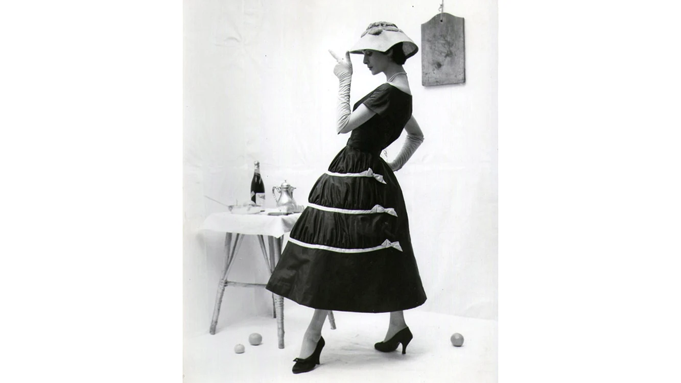 Anii ΓÇÖ50 s╠ªi reconfigurarea elegant╠ªei feminine jpg