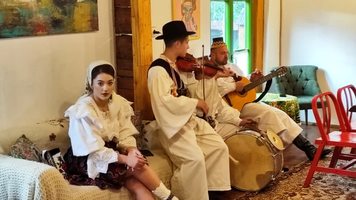 „Ceteraşi” din Maramureş. Termenul se referă la muzicienii tradiţionali din această regiune