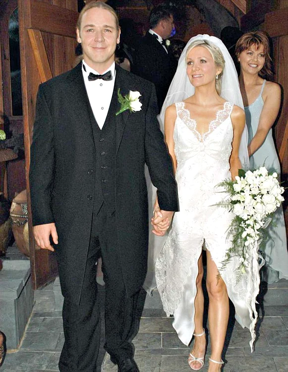 
    2003 Russell Crowe şi  Danielle Spencer  s-au căsătorit  