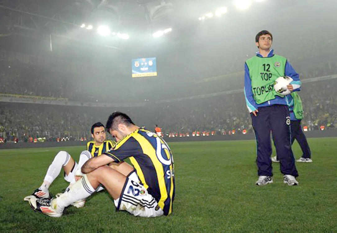 Jucătorii lui Fener  sunt la pământ după  ce au pierdut titlul