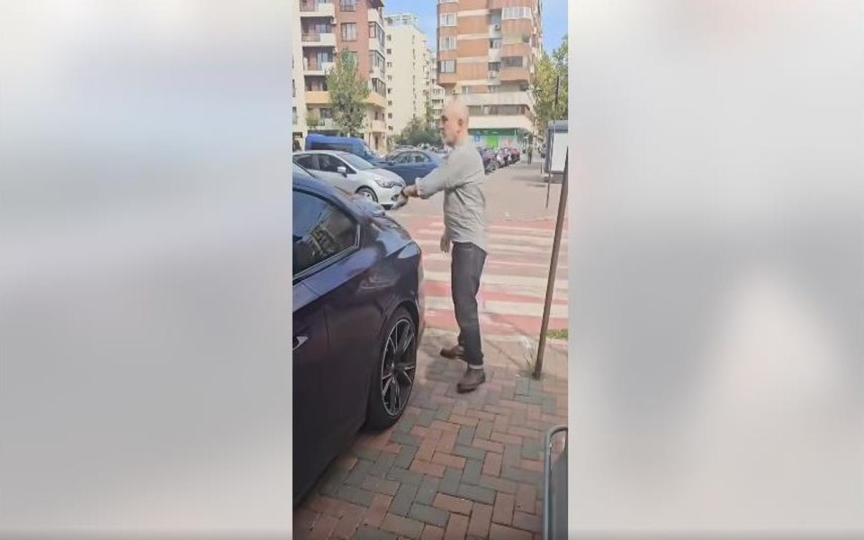 Răzvan Exarhu, filmat parcând BMW-ul pe trotuar. „Hai să ștergem, te rog, acea frumoasă înregistrare”. Gazda emisiunii „Morning Glory” și-a cerut ulterior scuze