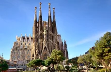 Biserica Sagrada Família, în construcție încă din anul 1882 jpeg