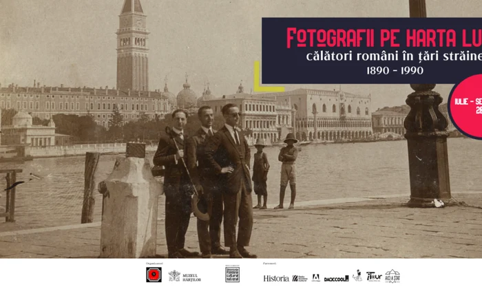 Afişul expoziţiei „Fotografii pe harta lumii   2 png „Fotografii pe harta lumii. Călători români în țări străine (1890 – 1990)” 