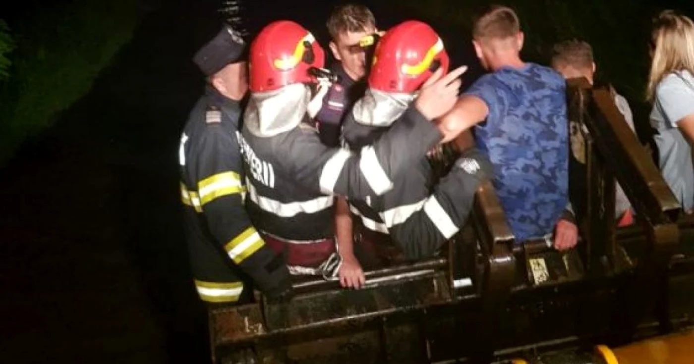 Oamenii au fost evacuaţi din calea apelor FOTO botosaneanul.ro