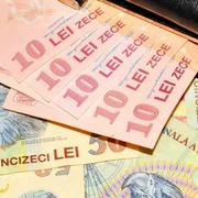 Portofel cu bani - bancnote - lei FOTO Shutterstock 