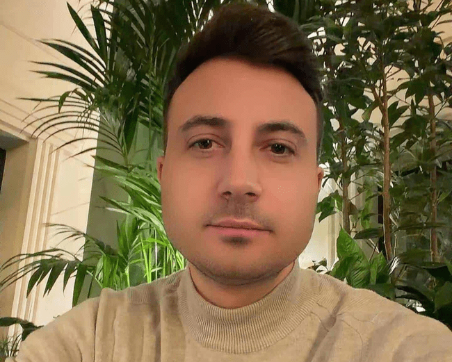 Câți bani trebuie să scoți din buzunar dacă vrei să-ți cânte la nuntă Valentin Sanfira. Tarifele în funcție de program