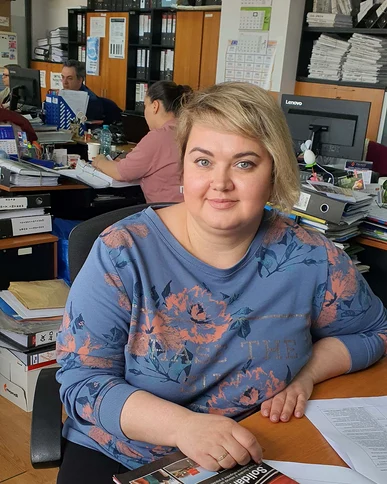 Anastasia Kulakova este primul refugiat angajat la Poșta Română.