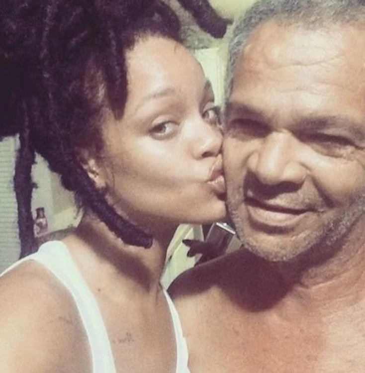 Rihanna, alături de tatăl său, cu ani buni în urmă