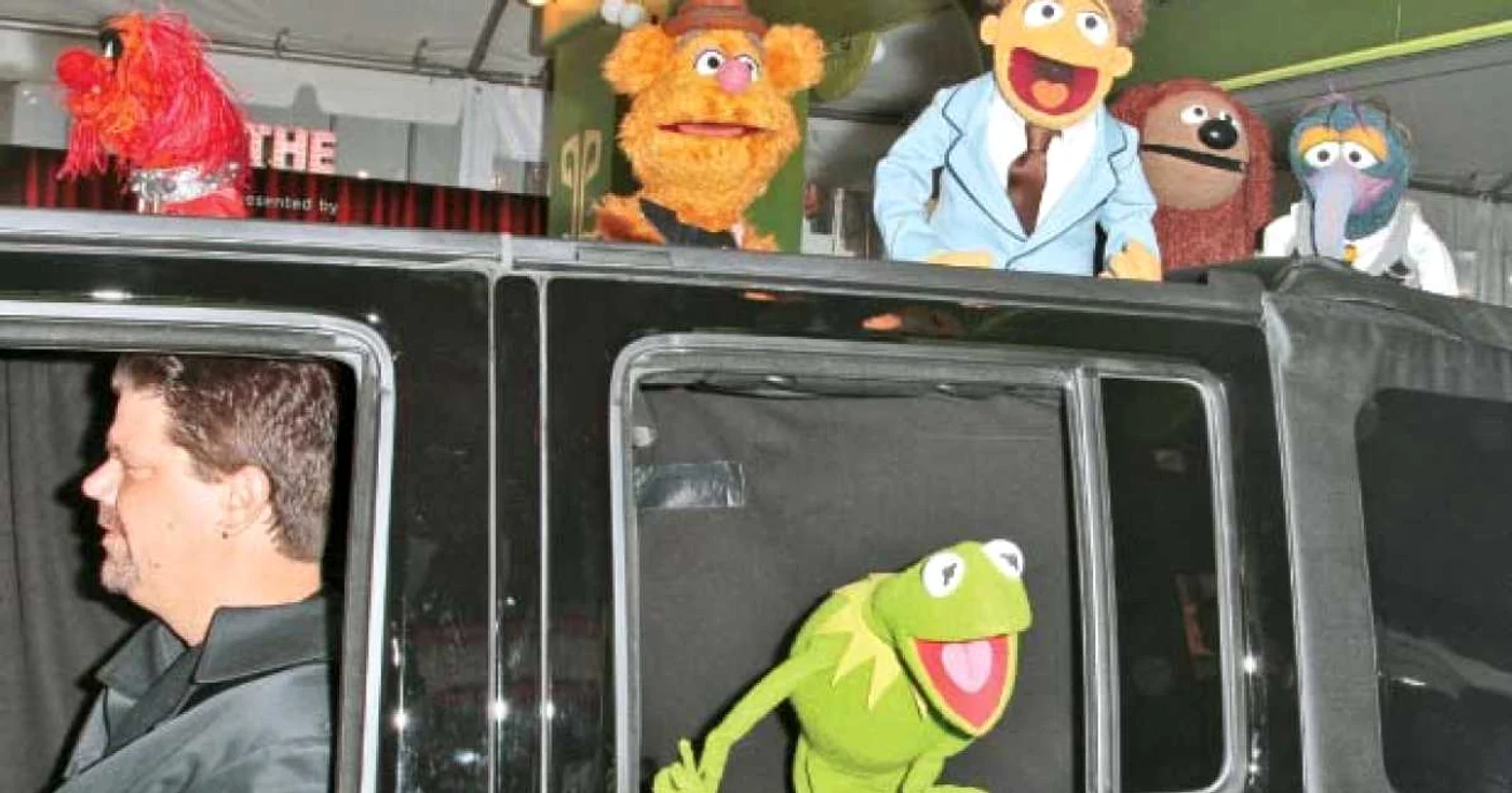 Câteva dintre celebrele păpuşi Muppets 