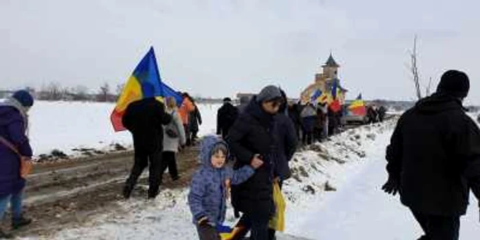 Procesiune specială la Plăviceni FOTO: Facebook/Liviu Tiugan