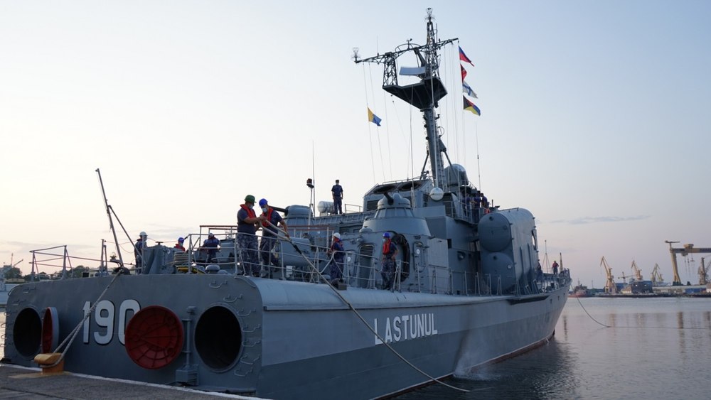România preia comanda unei grupări navale NATO care va caută mine marine