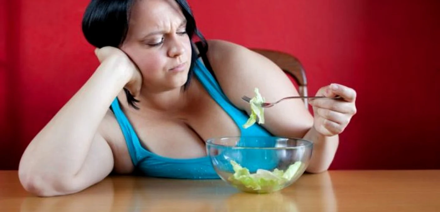 O simplă salată îţi poate potoli foamea pentru multă vreme, dacă o percepi ca fiind săţioasă FOTO: Shutterstock