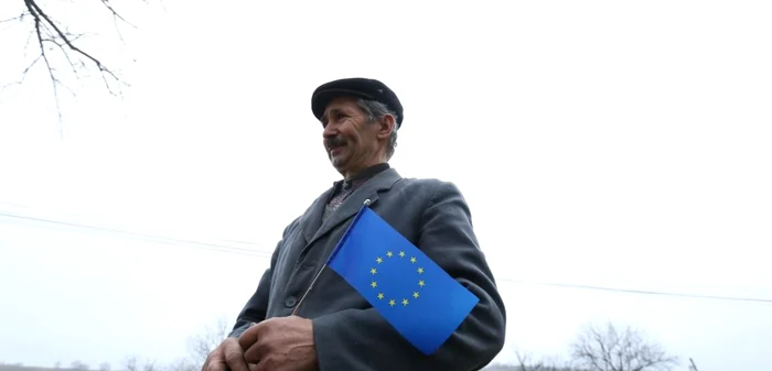 Potrivit datelor sondajelor din ultimul an, integrarea europeană este agreată de jumătate din populaţie, în timp ce cealaltă jumătate preferă valorile spaţiului estic FOTO Adevărul