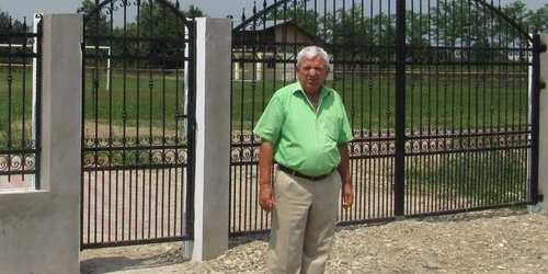 Vasile Grosu, primarul comunei Suraia