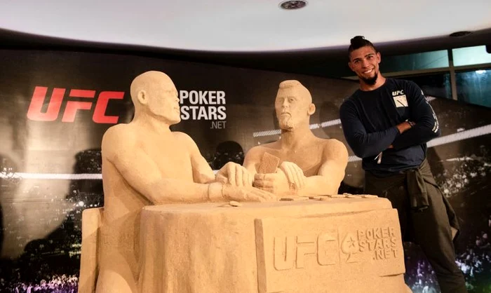 Johnny Walker si o inedită masă de joc din nisip