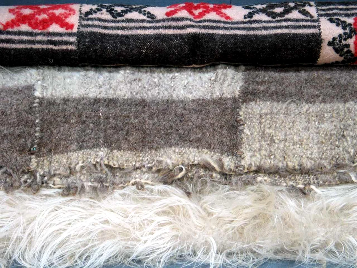 Piese din colecțiile textile/port ale Muzeului de Etnografie Brașov  