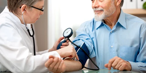 Presiunea arterială are valori diferite în cazul bărbaţilor shutterstock