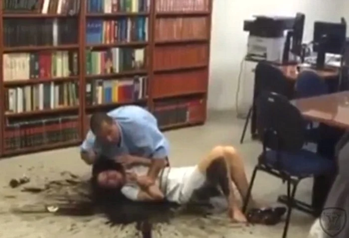 
    Jose dos Santos a amenințat-o pe judecătoarea Tatiane Moreira Lima că îi va da foc dacă nu îl declară nevinovatfoto: captură video  