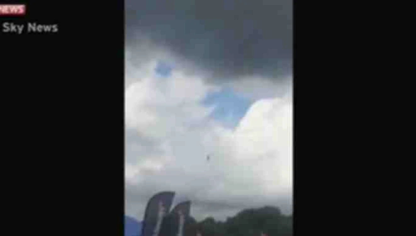 
    Avionul s-a prăbuşit în timpul unui festival auto, sub privirile spectatorilorcaptură video  