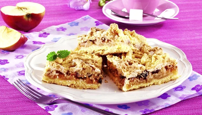 Aluat cu mere și înghețată