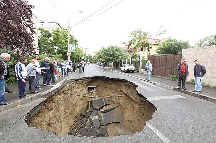 
    Apa din Dâmboviţa a fost evacuată  