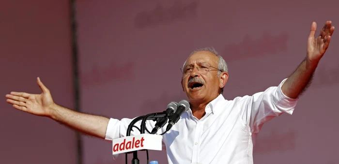 Kemal Kiliçdaroglu participă la un protest la Istanbul FOTO EPA/ Sedat Suna