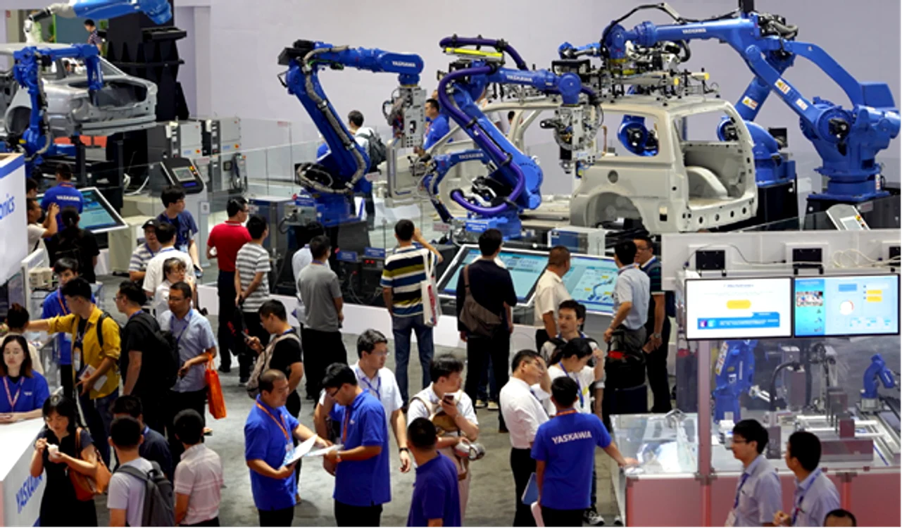 Roboți inteligenți asamblează un automobil, Târgului Internațional al Industriei, Shanghai
