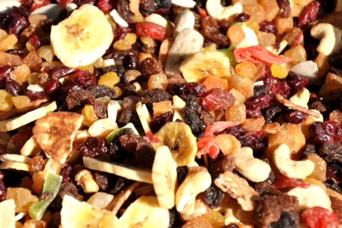 
    O ceașcă cu mix de fructe uscate conține de 8 ori mai multe calorii decât una cu fructe proaspete.www.clickpentrufemei.ro  