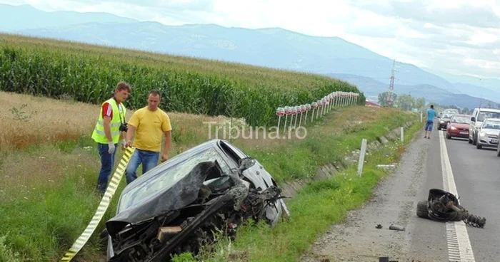 Una dintre maşinile avariate în accidentul în care a căzut victimă şi ambasadorul român de la Viena FOTO: tribuna.ro