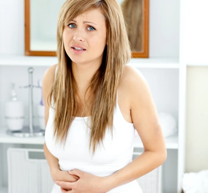 
    Principalul simptom este durerea puternică în zona abdomenuluI.www.clicksanatate.ro  